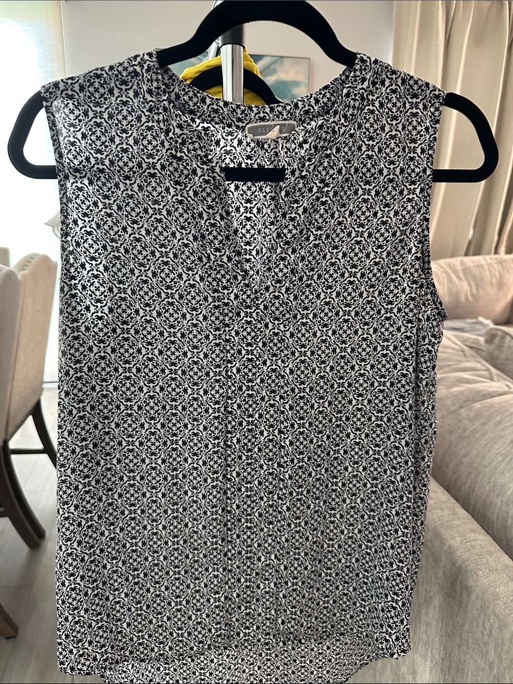 Pleione Black & White Printed Sleeveless Blouse
